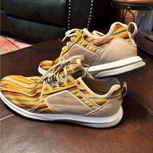 ARIAT.. size 9.5 cute shoes!